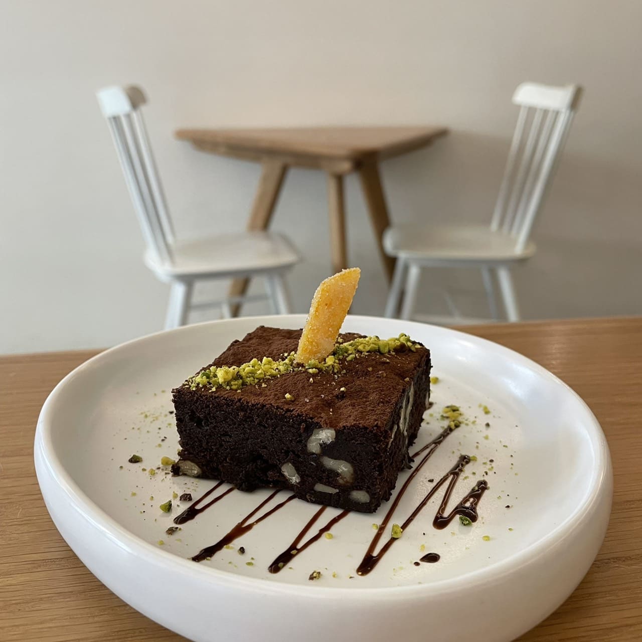 高雄苓雅咖啡廳推薦|Beetle Tree Café|隱身在鬧區的精品咖啡廳 巧克力布朗尼