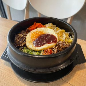 MASISO有提供飯類、湯類、鍋物、韓式泡麵、以及各式的小食。