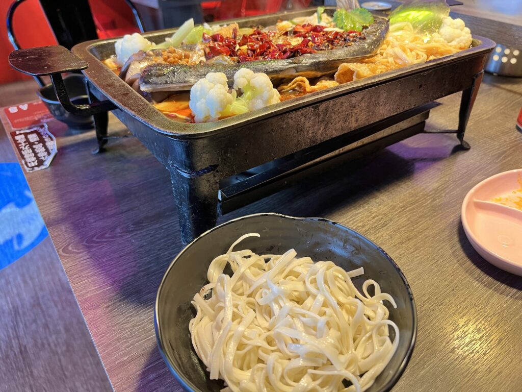 水貨烤魚火鍋｜麵條
