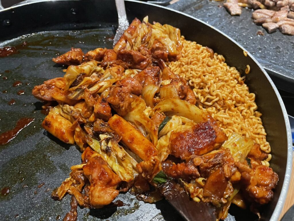 高雄韓式料理|超推美術館附近的水刺床,不用動手烤、小菜隨便續~ 水刺床燒肉套餐 $1390-5