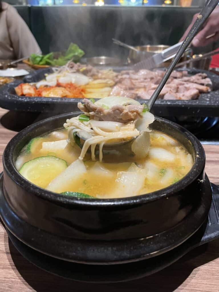 高雄韓式料理|超推美術館附近的水刺床,不用動手烤、小菜隨便續~ 水刺床燒肉套餐 $1390-3