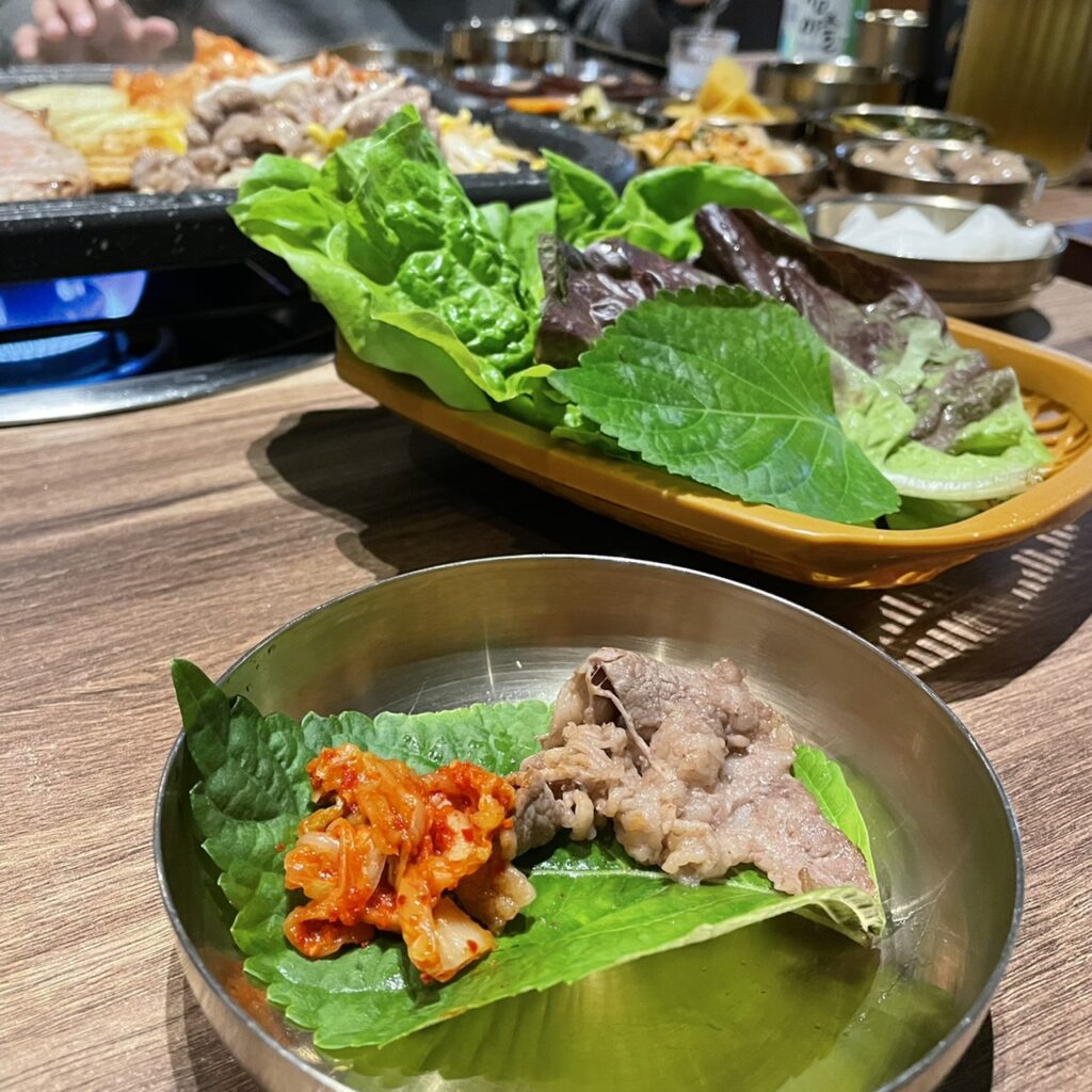 高雄韓式料理|超推美術館附近的水刺床,不用動手烤、小菜隨便續~ 水刺床燒肉套餐 $1390-2