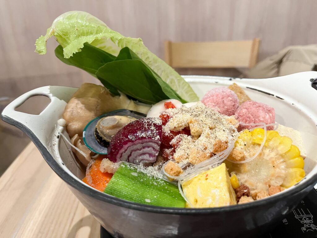 初心野獅|評價、菜單、必點、價格全攻略!美術館附近的質感個人小火鍋 高雄火鍋推薦|初心野獅