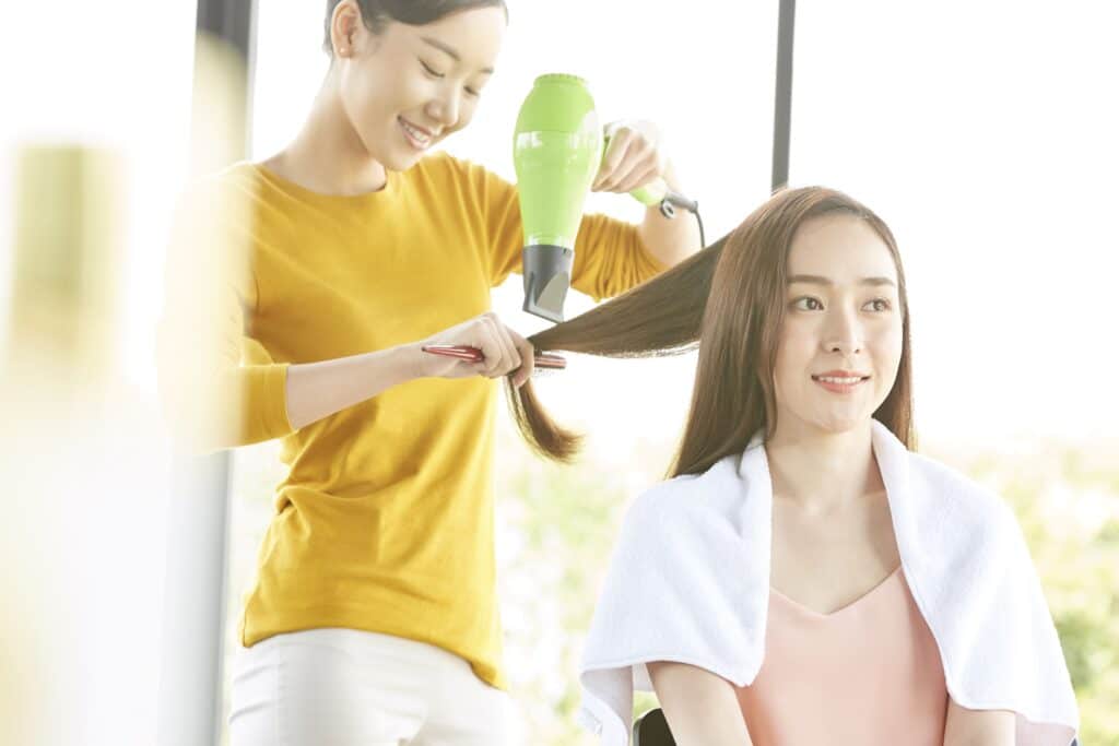 頭皮先吹乾，再吹髮尾