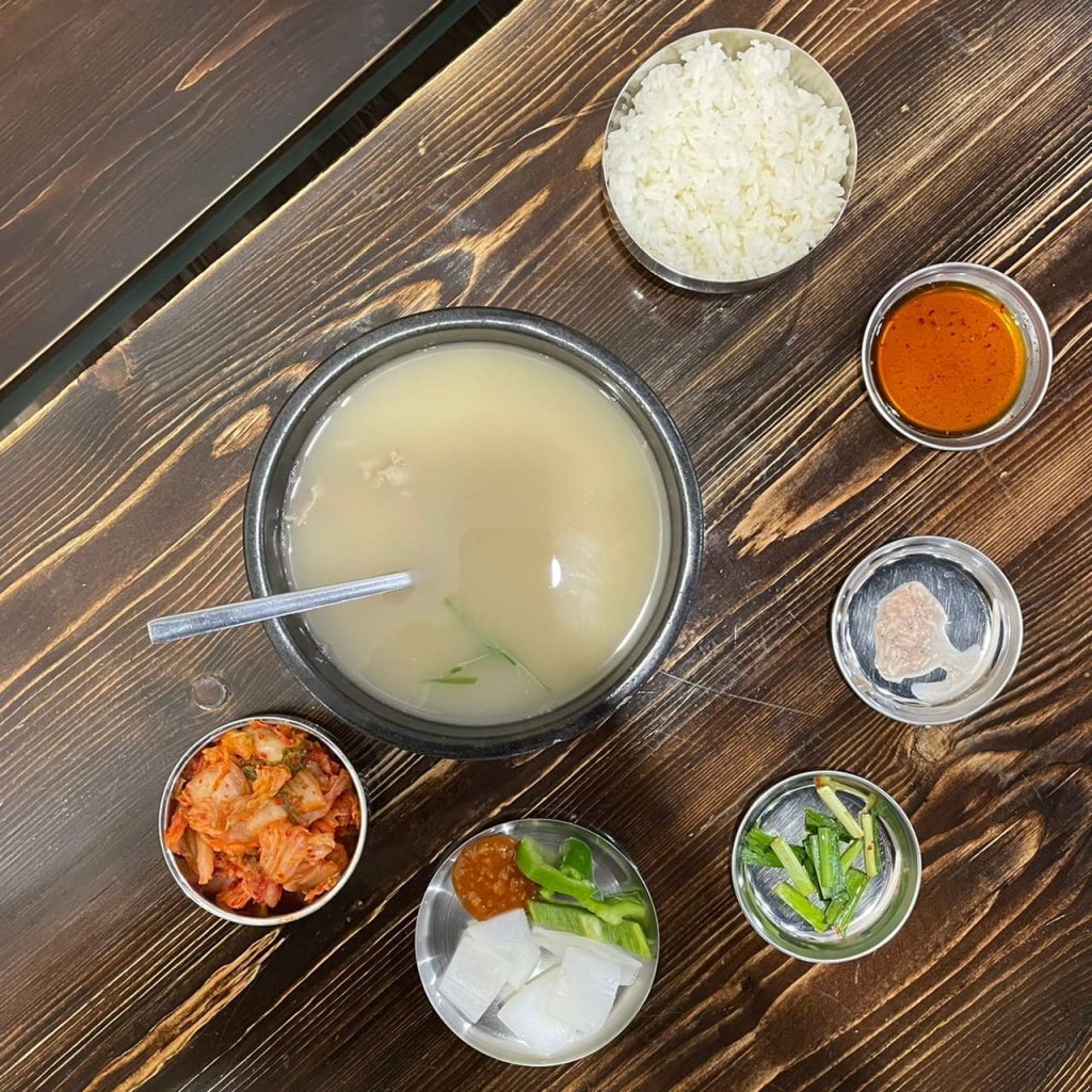 釜山特色小吃|高雄新興區「小月豬肉湯飯」帶你一秒飛韓國!必吃炸血腸、白切豬五花 小月豬肉湯飯