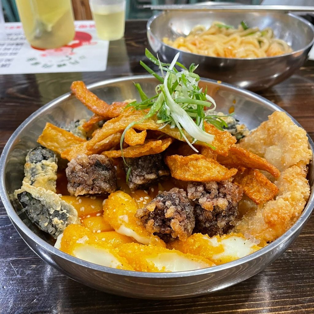 釜山特色小吃|高雄新興區「小月豬肉湯飯」帶你一秒飛韓國!必吃炸血腸、白切豬五花 高雄新興區「小月豬肉湯飯」