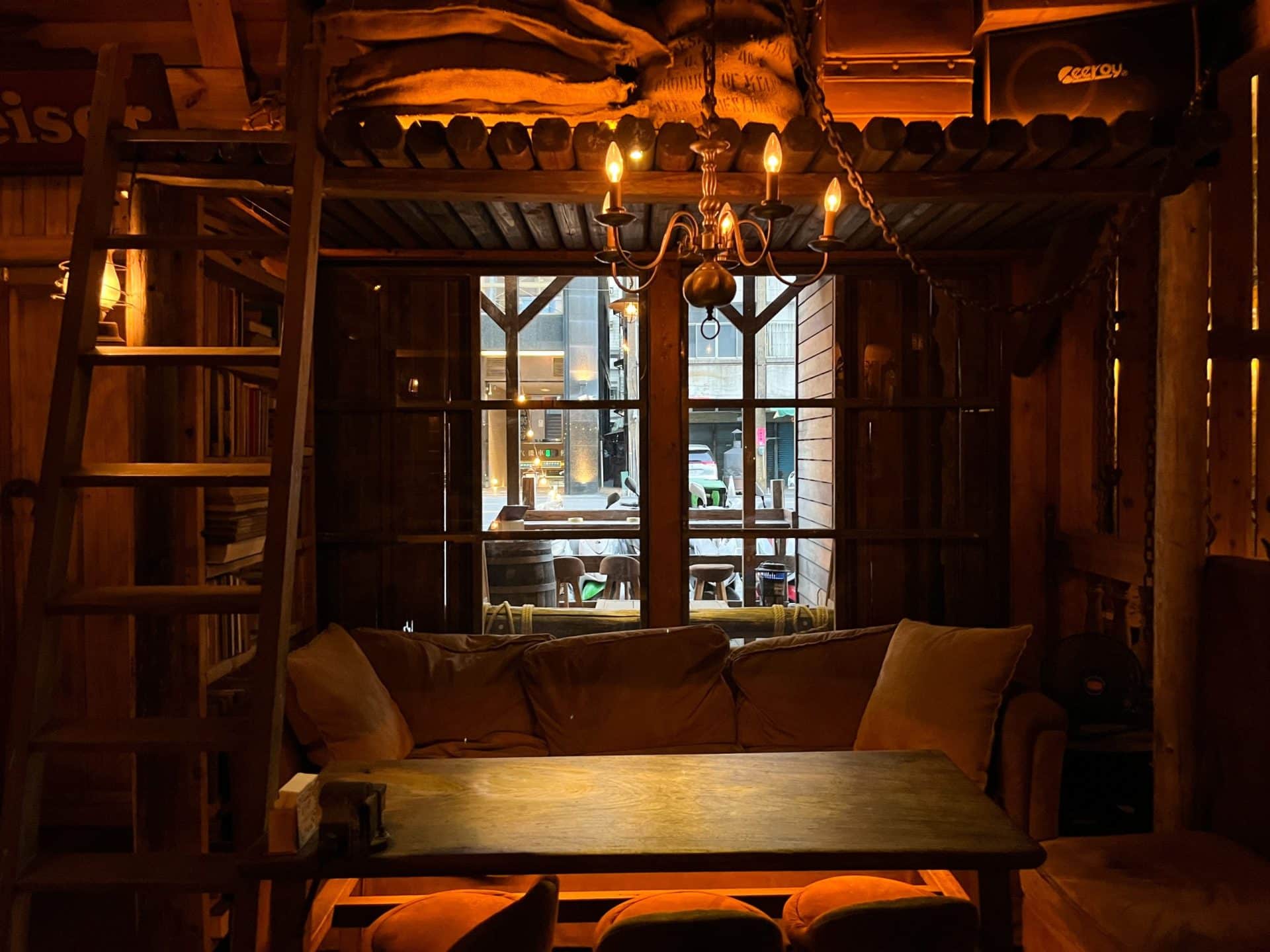 高雄餐酒館推薦|Marley Saloon穀倉酒館,美式鄉村風酒吧,朋友聚餐小酌好去處! 高雄餐酒館推薦|Marley Saloon穀倉酒館