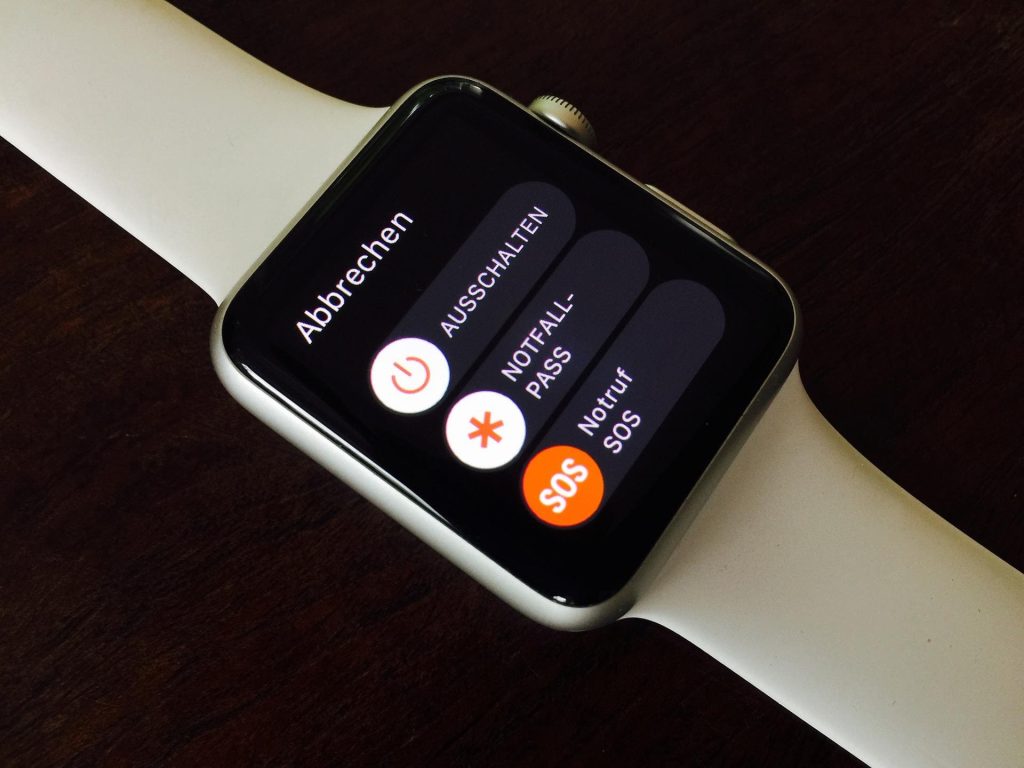 Apple Watch 身體量測真的準嗎?這4大功能守護你的健康生活! Apple Watch 跌倒偵測