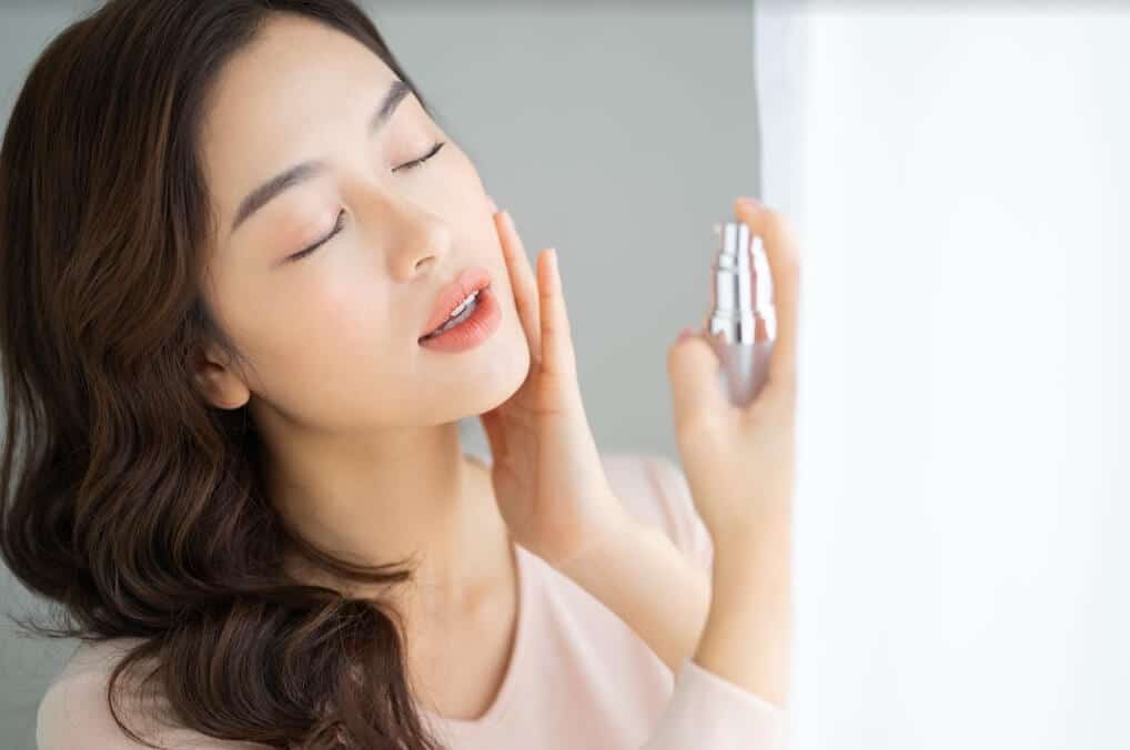 『戴口罩不脫妝』三明治定妝法X定妝噴霧、蜜粉,12小時長效維持妝感不融化! 叮咚News|分享新奇與樂趣