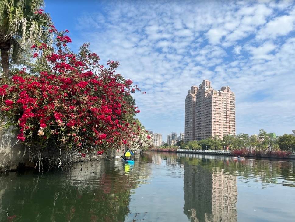 【戶外運動】近年超夯SUP水上運動,從愛河水面仰看城市美景! 叮咚News|分享新奇與樂趣