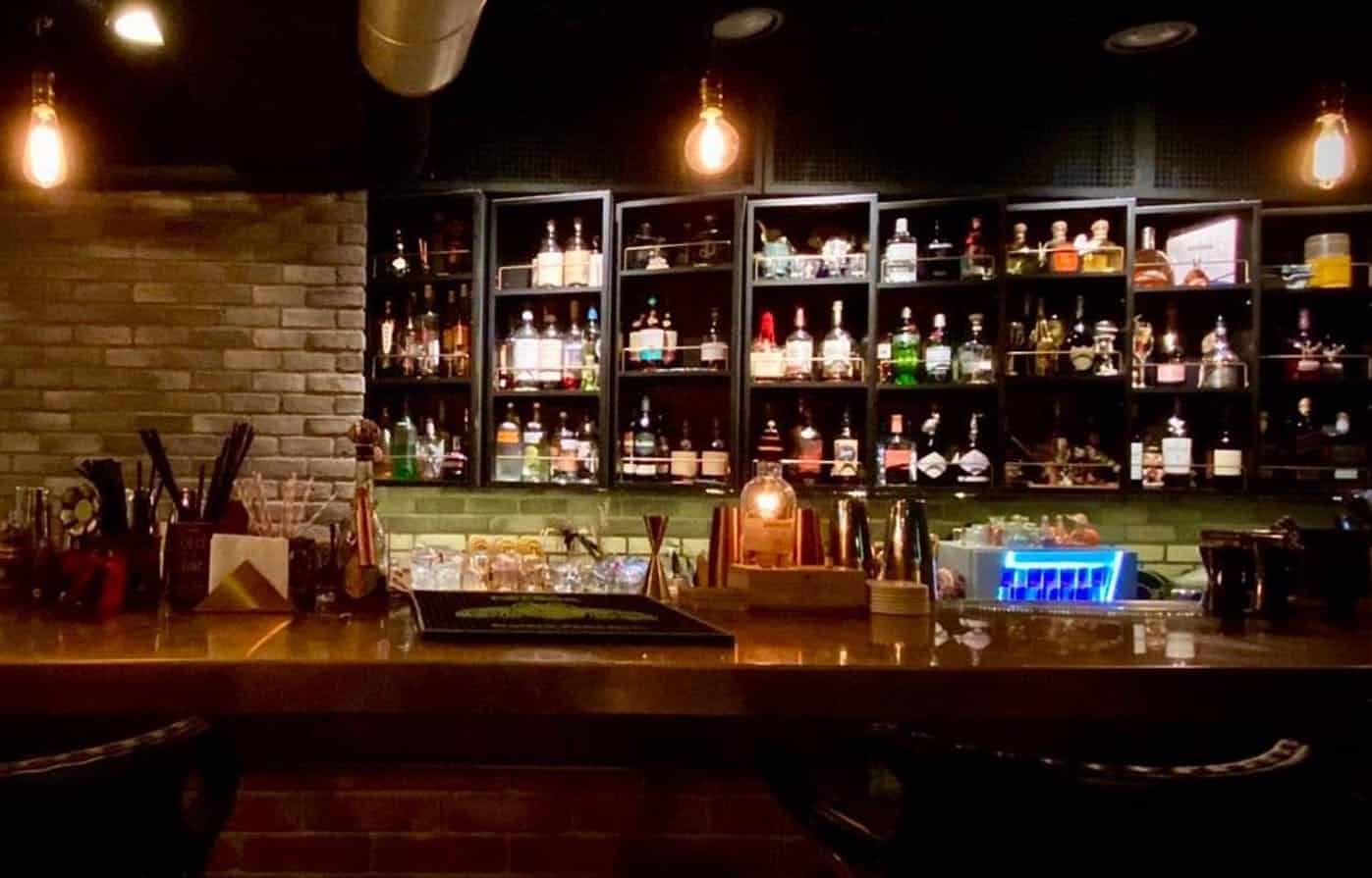 你覺得呢餐酒館|明星加持的台北高人氣餐廳,華麗調酒好拍又好喝,聚餐小酌放鬆就來這 3-吧台