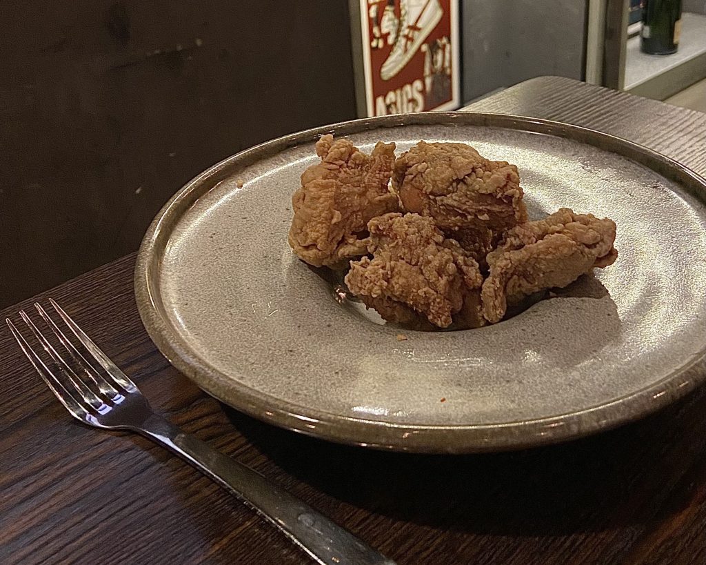 你覺得呢餐酒館|明星加持的台北高人氣餐廳,華麗調酒好拍又好喝,聚餐小酌放鬆就來這 8-炸雞塊