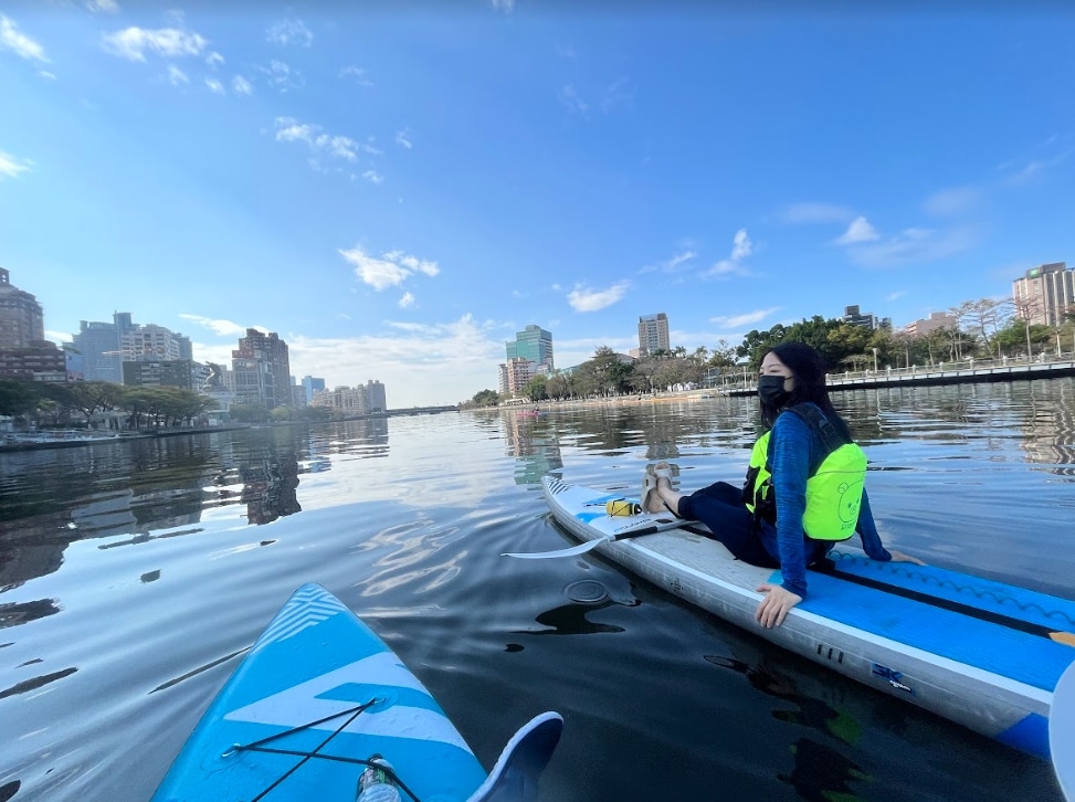 【戶外運動】近年超夯SUP水上運動,從愛河水面仰看城市美景! 叮咚News|分享新奇與樂趣