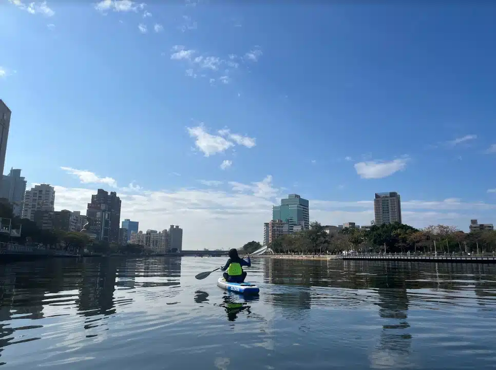 SUP獨特視角，欣賞愛河沿岸的風景-4