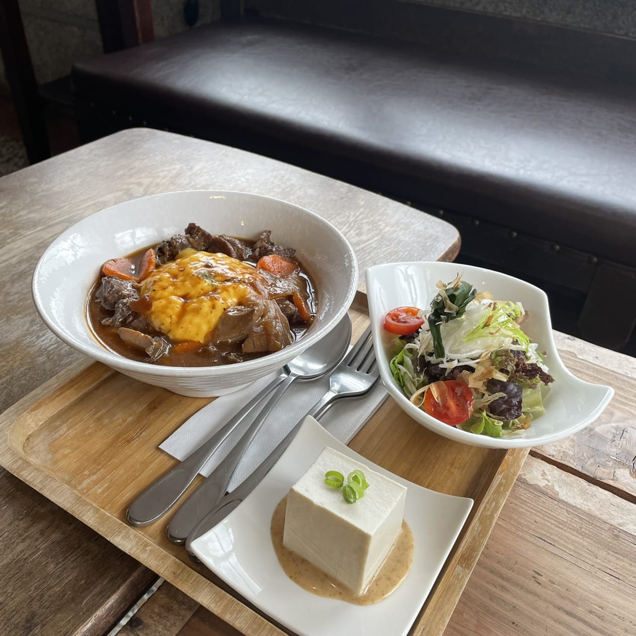 西子灣咖啡廳｜一二三亭｜紅酒燉牛肉套餐