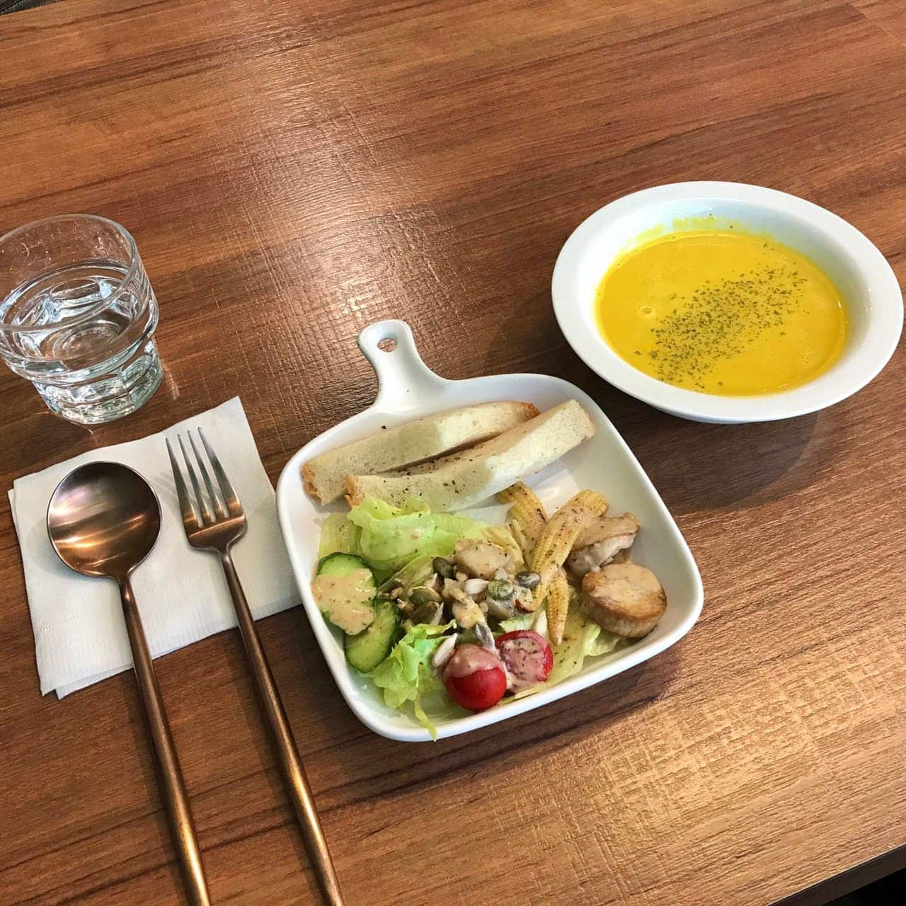 盧仕咖啡|素食者天堂!蔬食義大利麵、燉飯、披薩好吃到葷食者都想天天來報到~ 台中素食餐廳推薦