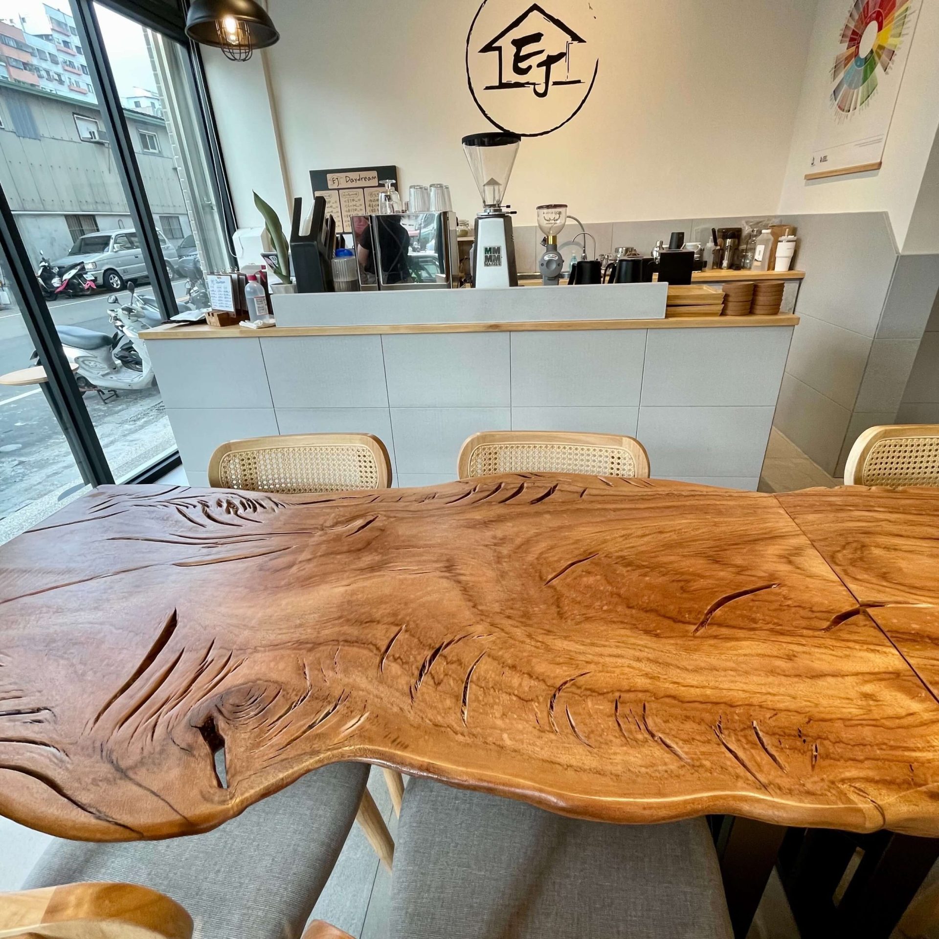 【台中北屯咖啡廳】EJ Daydream Café|不只咖啡香,木工師傅的白日夢成真了 【台中北屯咖啡廳】EJ Daydream Café
