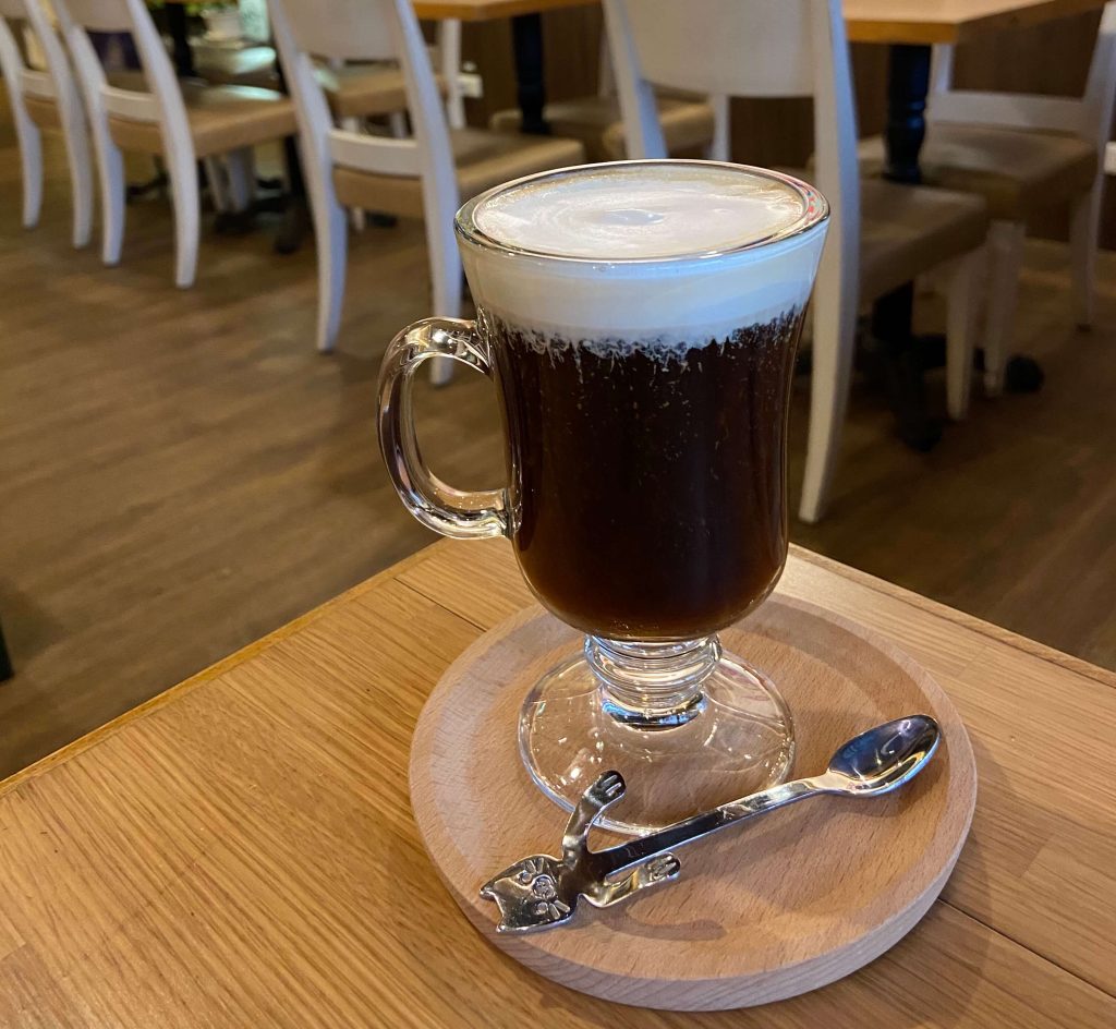 麟光咖啡廳|東咖啡Dong Coffee Bar,無麩甜點微醺咖啡廳,台北歇腳好去處 是咖啡廳也是酒吧