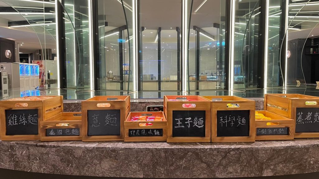 高雄麗尊酒店-木櫃工廠創意鍋物評價、菜單、必點、價格全攻略!精緻自助吧火鍋,海鮮肉品、哈根達斯冰淇淋,隨你吃到飽! 火鍋料區-3