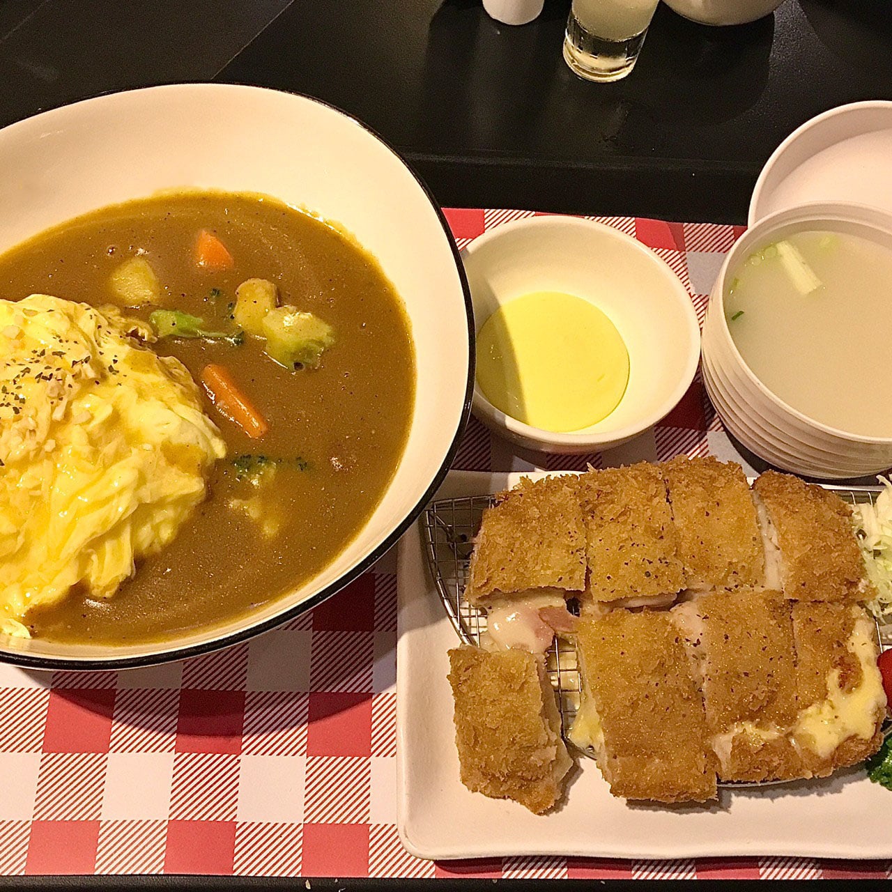 Mr.38咖哩專賣店|今天吃日式、明天換泰式,滿足所有想吃咖哩的心! ★藍帶炸豬排咖哩滑蛋飯★