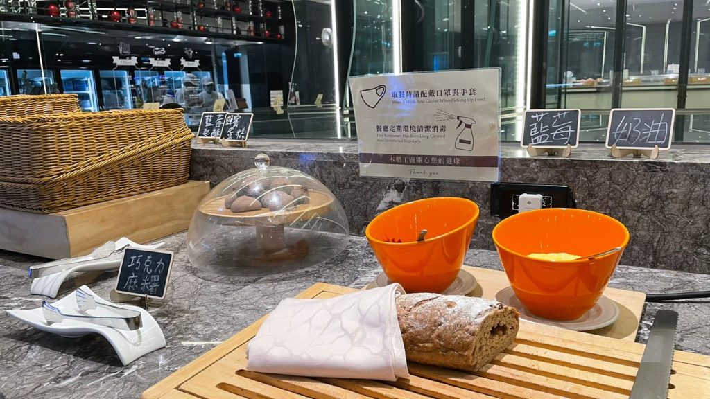 高雄麗尊酒店-木櫃工廠創意鍋物評價、菜單、必點、價格全攻略!精緻自助吧火鍋,海鮮肉品、哈根達斯冰淇淋,隨你吃到飽! 甜點麵包區-3
