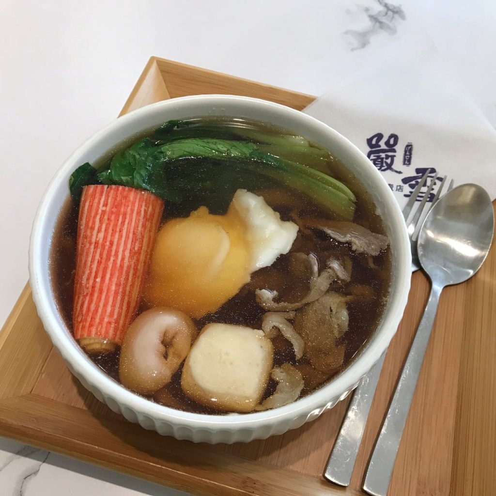 豐原雪花冰推薦|嚴雪~浮誇冰品x花鬆餅x滿牆可愛扭蛋,榴槤控必點「爆濃榴槤」! 嚴雪雪花冰