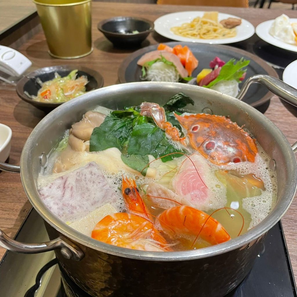 高雄麗尊酒店-木櫃工廠創意鍋物評價、菜單、必點、價格全攻略!精緻自助吧火鍋,海鮮肉品、哈根達斯冰淇淋,隨你吃到飽! 高雄火鍋吃到飽