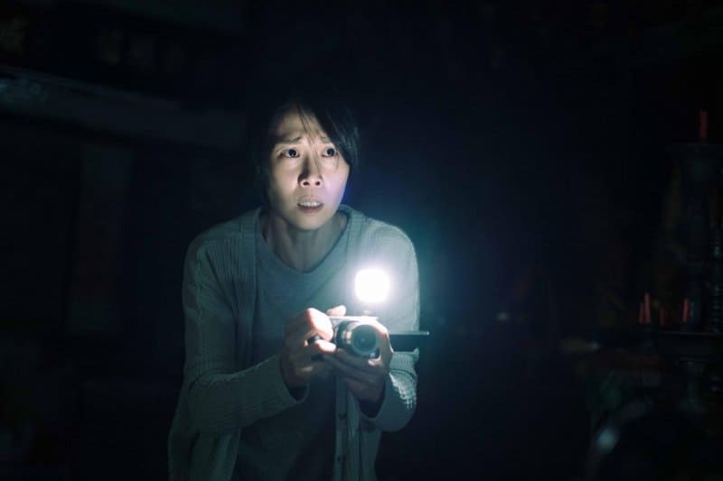 Netflix X《咒》今夏最強恐怖片!!真實故事背景與6大細節全解析 圖3咒偽紀錄片手法 (圖取自《咒 Incantation》臉書粉專)