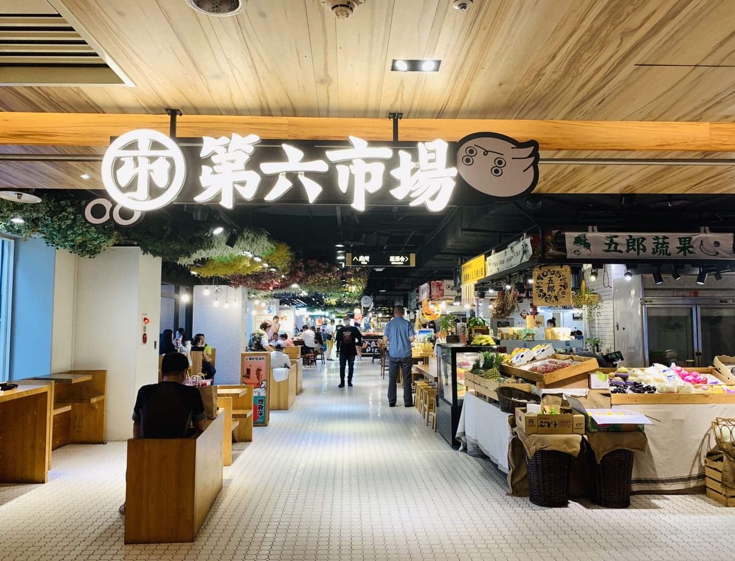 台中BRT「一日遊路線」帶你輕鬆玩!搭乘公車走訪台中舊城、盤點老字號小吃、必去文青打卡景點! 第六市場