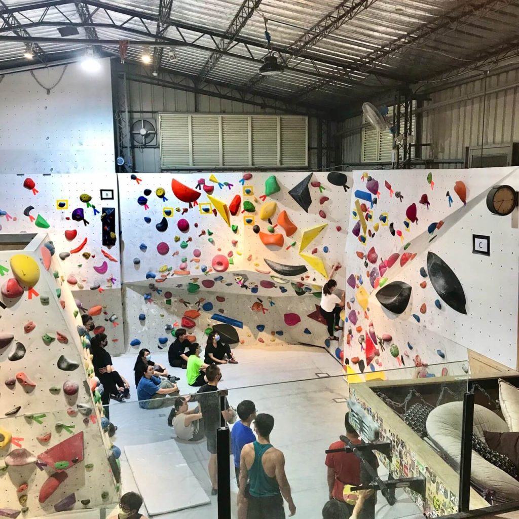 台中抱石初體驗!帶你先了解攀岩與抱石差異、掌握抱石新手須知,簡單入門成為快樂蜘蛛人 叮咚News|分享新奇與樂趣