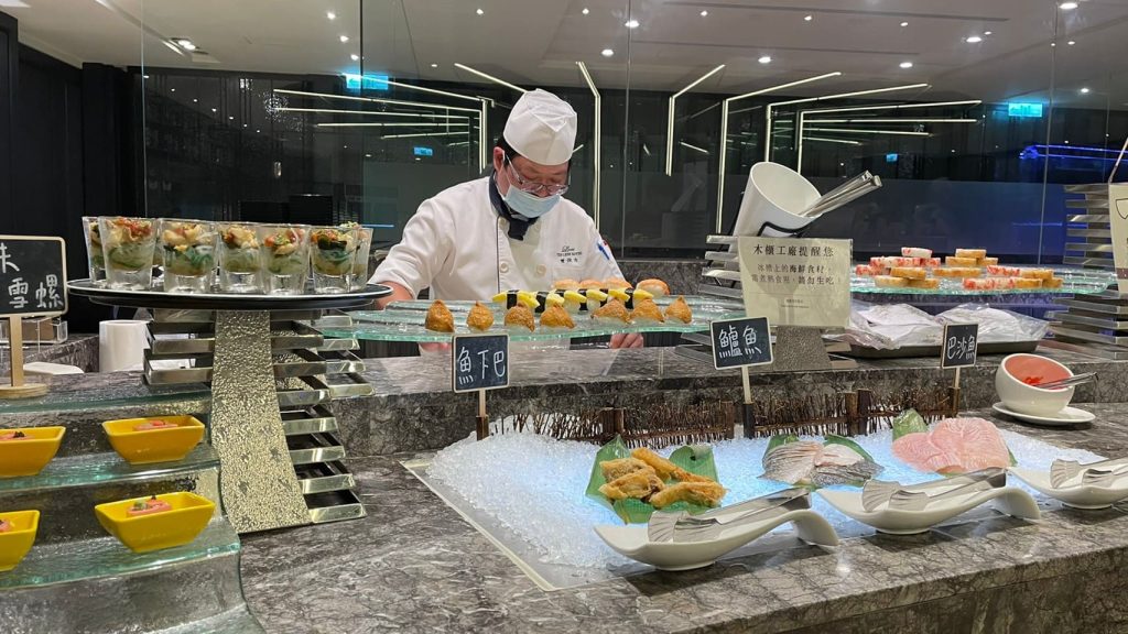 高雄麗尊酒店-木櫃工廠創意鍋物評價、菜單、必點、價格全攻略!精緻自助吧火鍋,海鮮肉品、哈根達斯冰淇淋,隨你吃到飽! 海鮮區-2