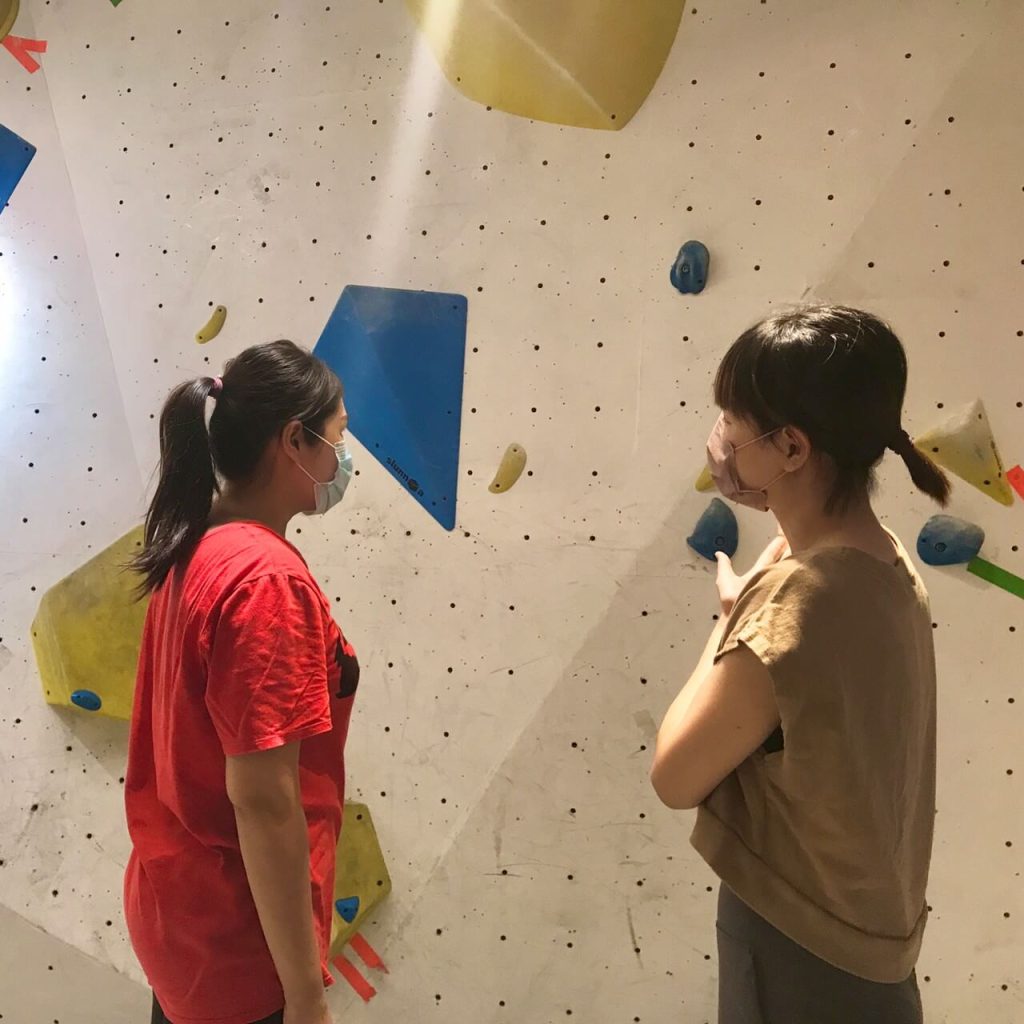 台中抱石初體驗!帶你先了解攀岩與抱石差異、掌握抱石新手須知,簡單入門成為快樂蜘蛛人 叮咚News|分享新奇與樂趣