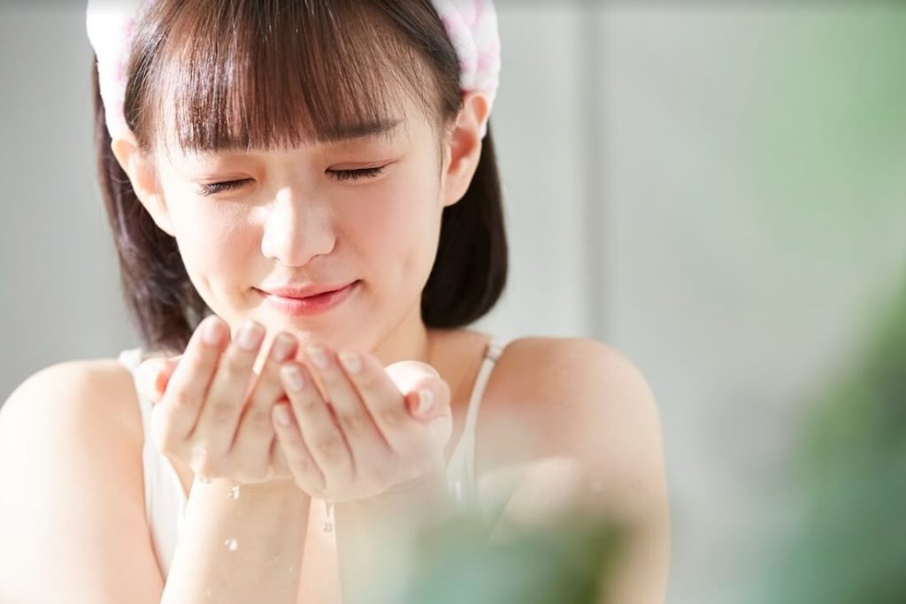 臉部控油對策,擺脫滿臉油光,讓你的肌膚清爽一夏! 清潔誤區!小心變成油田肌