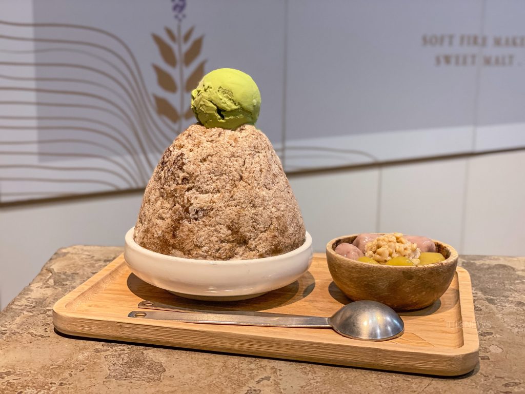 抹茶嫩仙草雪花盛盤
