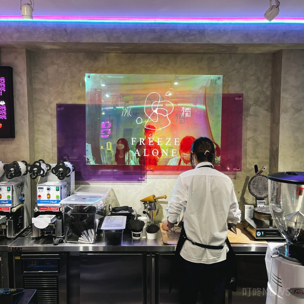 店內絢麗招牌