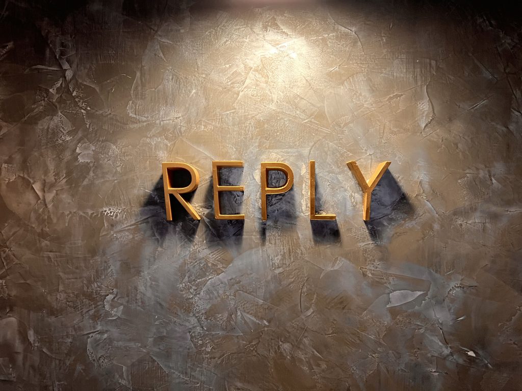 東區餐酒館 Reply Taipei|全台首間「環境友善」創意調酒吧 Reply Logo