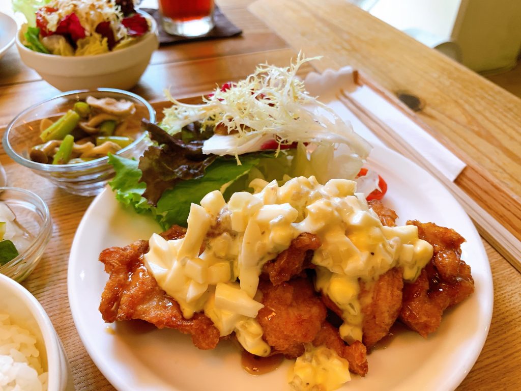 田樂公正小巷店|台中西區隱身巷弄的日系老宅食堂:最道地的洋食飯料理與爆漿漢堡排餐,每一口都好juice! 圖13-宮崎南蠻唐揚雞肉飯$260