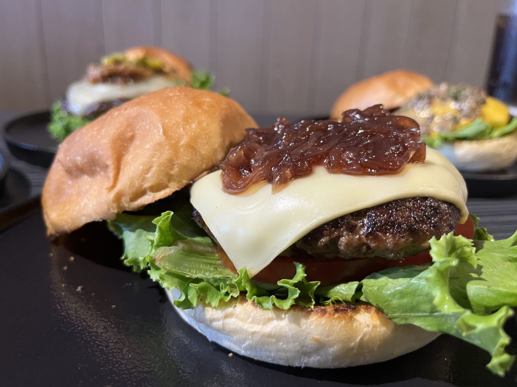 漢堡克Burger Gram|自製鮮絞肉排,爆汁在你舌尖!必推炭烤鳳梨、酒漬洋蔥堡 接下來是Payin電台訪問三位友人食用感想:-2