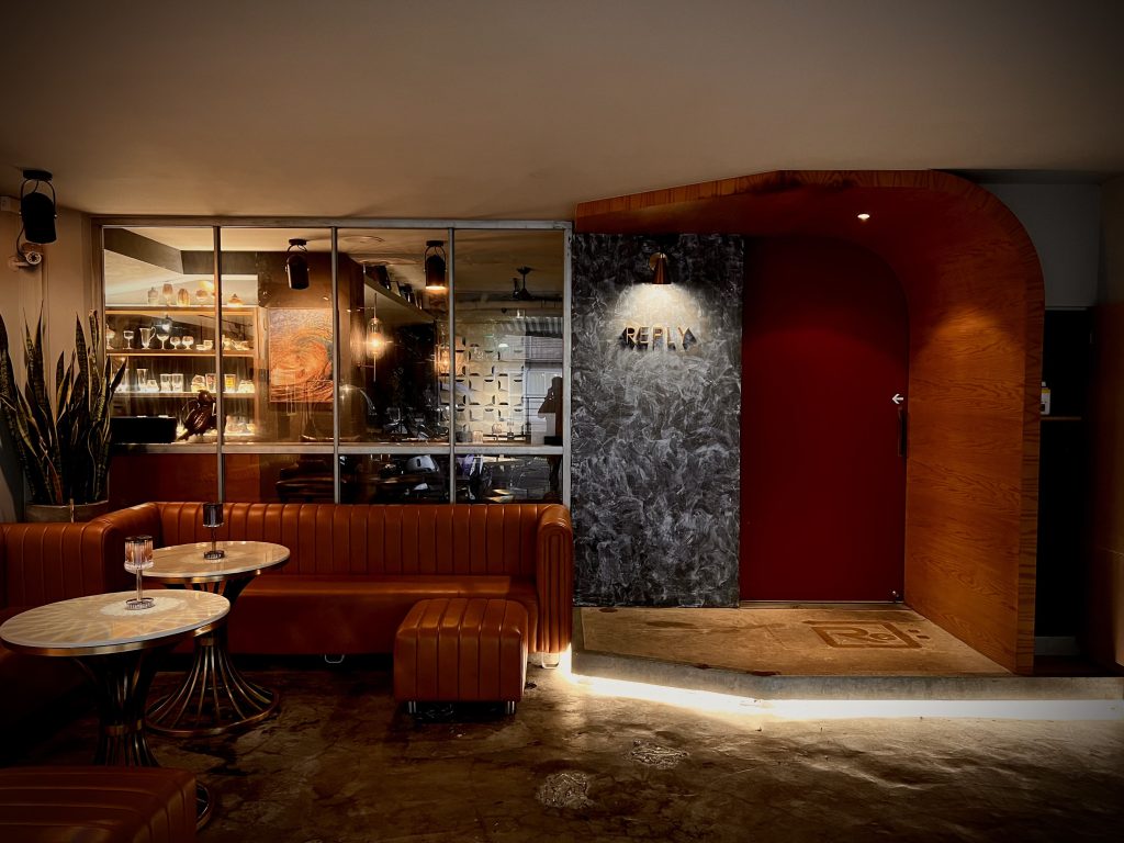 東區餐酒館 Reply Taipei|全台首間「環境友善」創意調酒吧 Reply 門面