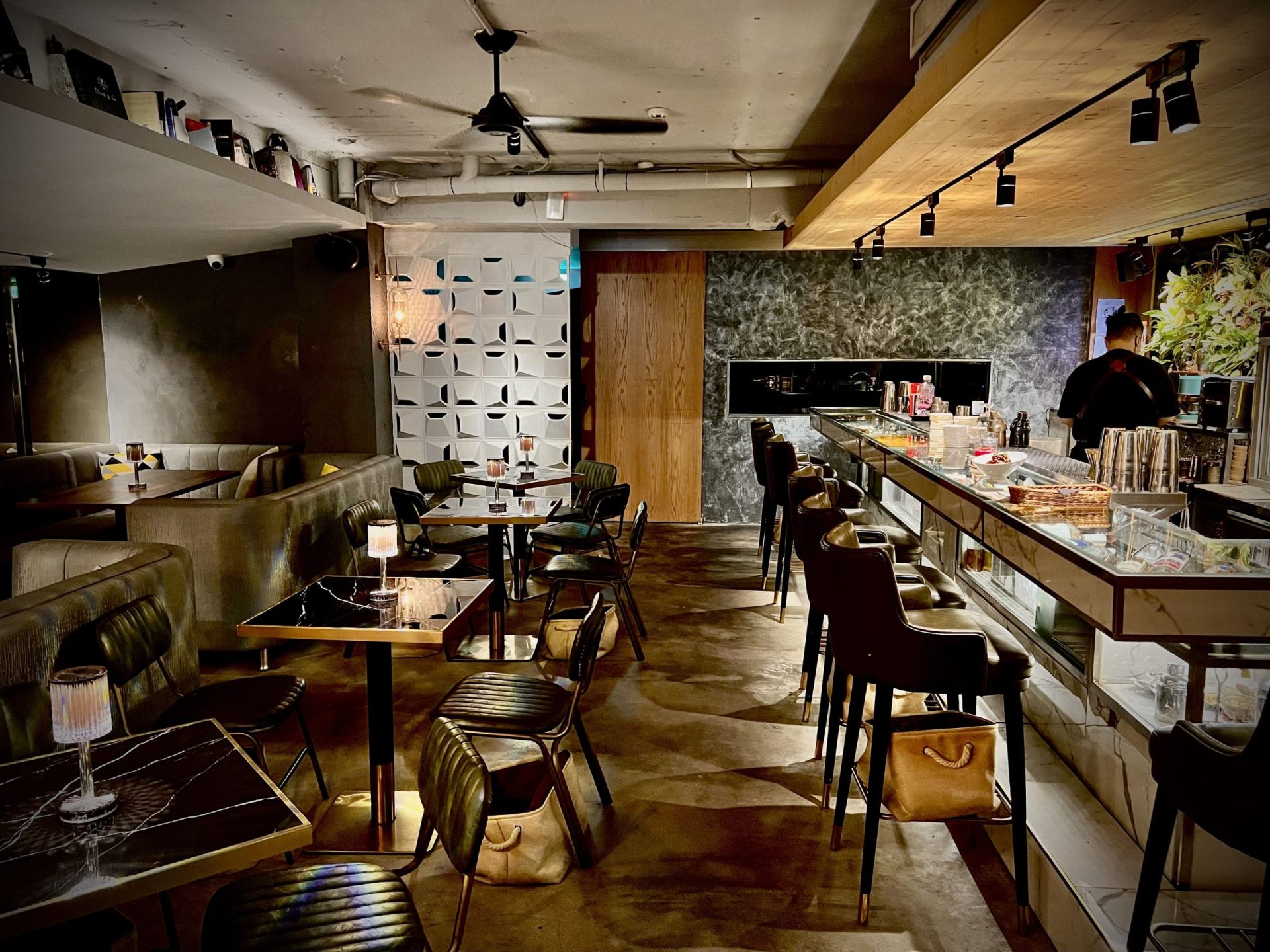 東區餐酒館 Reply Taipei|全台首間「環境友善」創意調酒吧 Reply 用餐環境