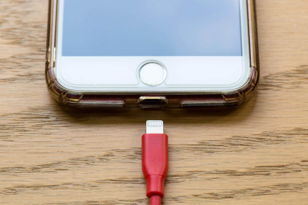 這些行為都在減少iPhone的壽命!你中了幾個?手機保養懶人包大公開 叮咚News|分享新奇與樂趣