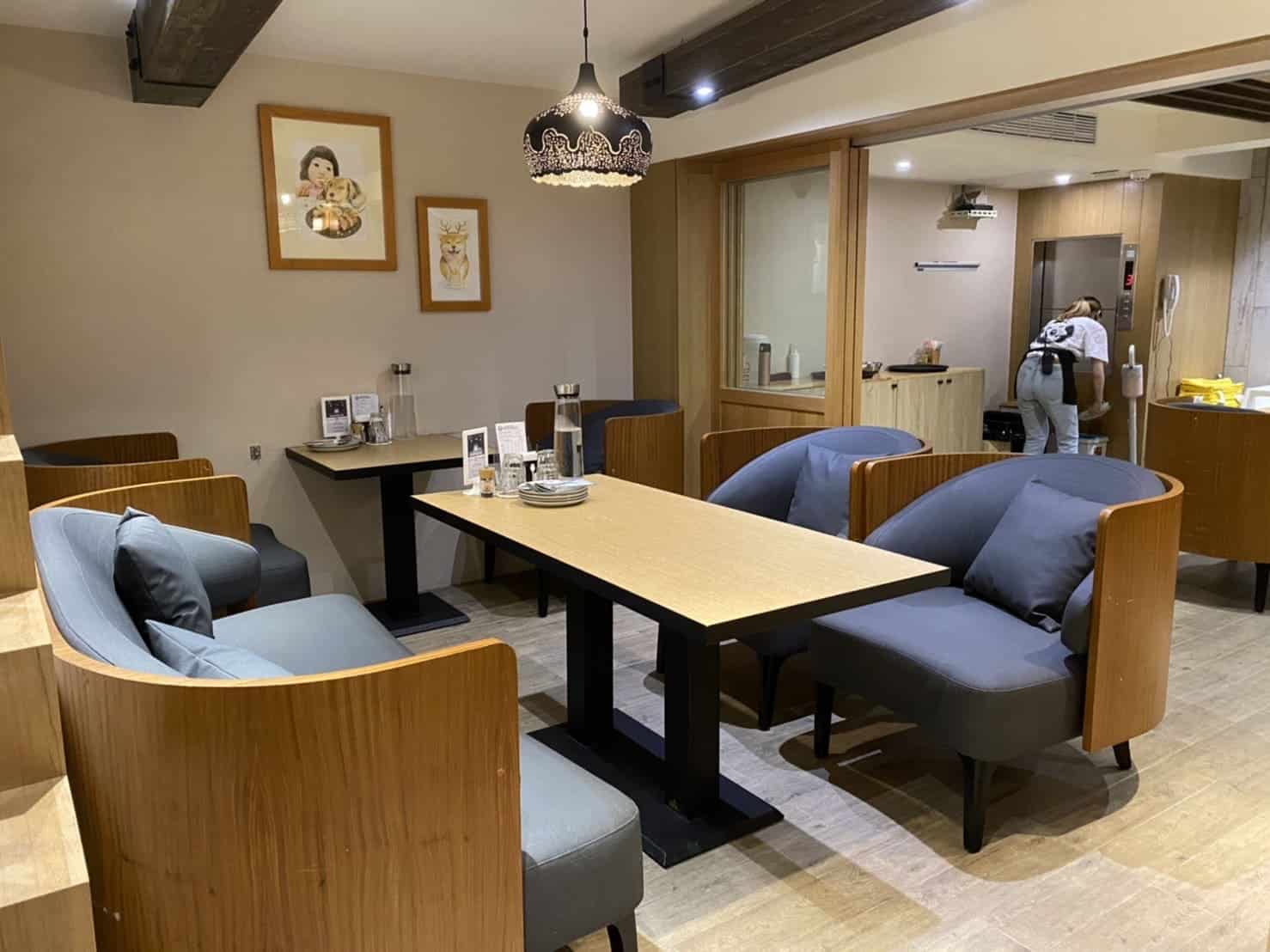 【高雄寵物餐廳推薦】想跟毛小孩一起享用美食?高雄超人氣寵物餐廳「Mao Mao Lee 李毛毛」手刀收藏起來! Mao Mao Lee 李毛毛寵物餐廳/座位區