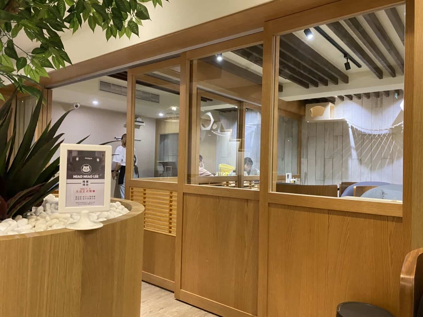 【高雄寵物餐廳推薦】想跟毛小孩一起享用美食?高雄超人氣寵物餐廳「Mao Mao Lee 李毛毛」手刀收藏起來! Mao Mao Lee 李毛毛寵物餐廳/座位區