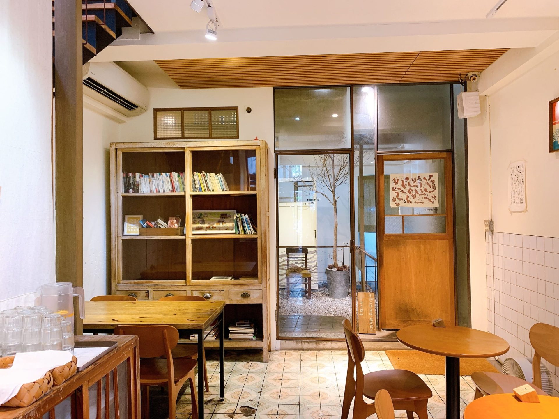 田樂公正小巷店|台中西區隱身巷弄的日系老宅食堂:最道地的洋食飯料理與爆漿漢堡排餐,每一口都好juice! 圖6-1樓用餐區