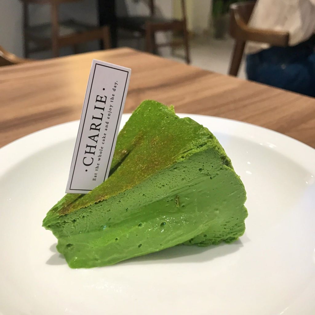 查壹茶|藝廊般台中文青咖啡廳!感受流心抹茶巴斯克、爆漿可頌鬆餅的魅力~ 東海咖啡廳、巴斯克乳酪蛋糕