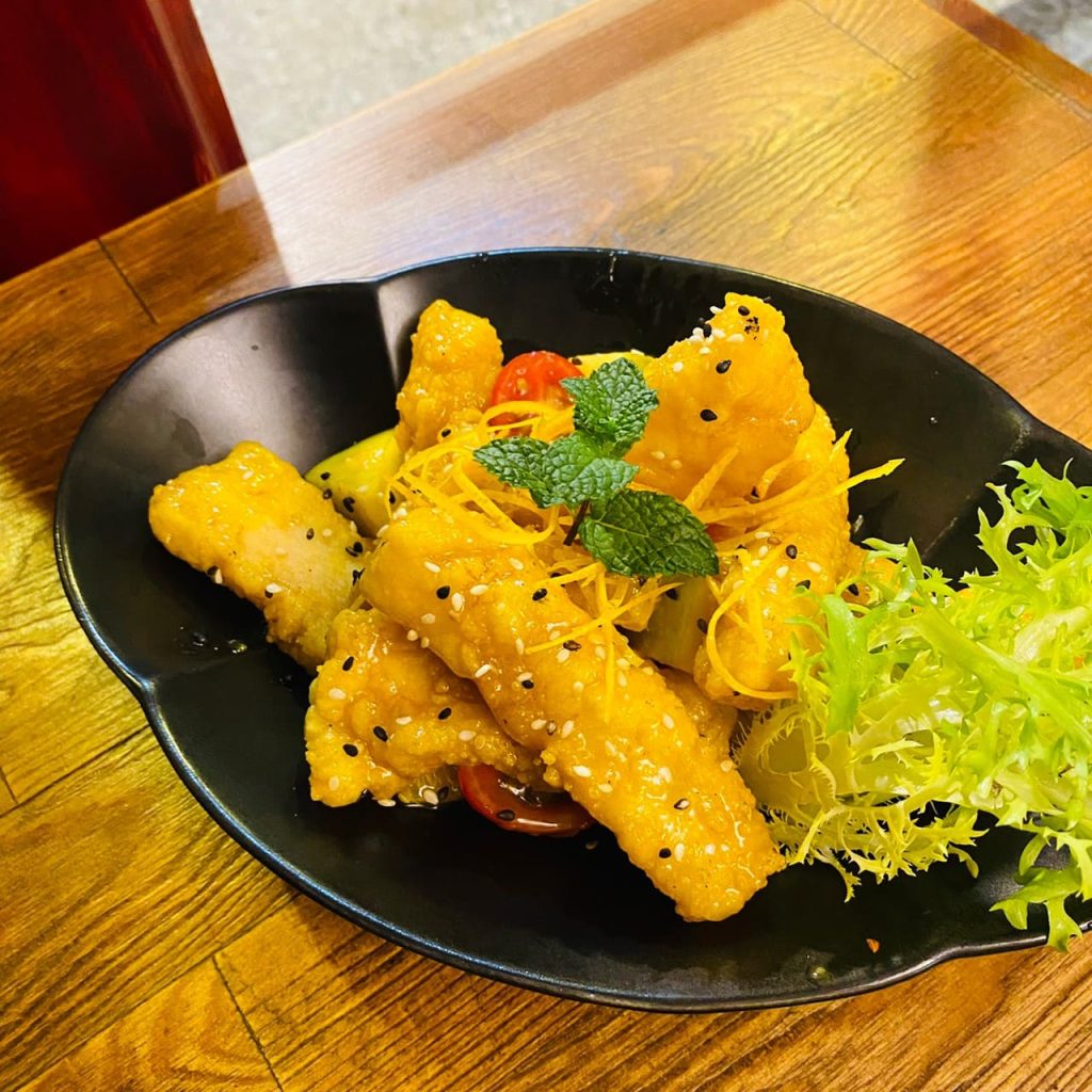 添食埊粒|三民區後驛巷仔內的「復古老宅x中華料理」,家常菜帶你回家吃飯! 醬炒野蓮$135