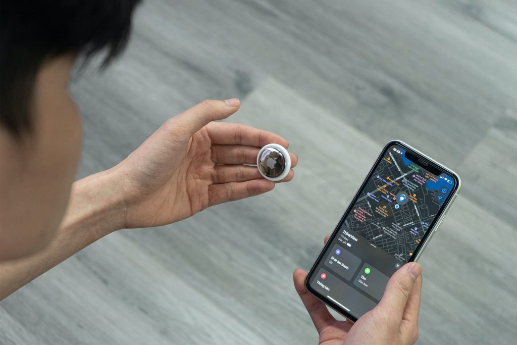 AirTag值得買嗎?Apple藍芽追蹤器「功能價錢」與「使用方式」大詳解 AirTag使用示意圖