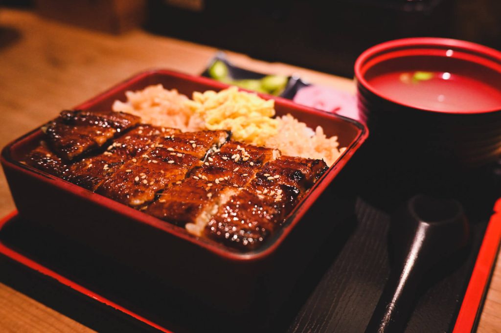 中壢美食|鰻慢來-承襲關東精神的碳烤鰻魚飯,活體現殺享受滿嘴新鮮 鰻慢來餐點