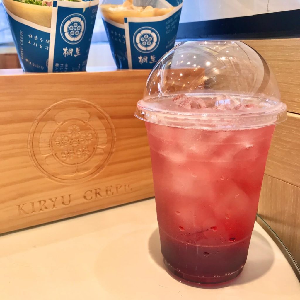 【台中可麗餅】桐生日式可麗餅|水果卡士達、韓式豬、厚切牛,近百種鹹甜口味擄獲你的心 黑醋栗蔓越莓氣泡飲