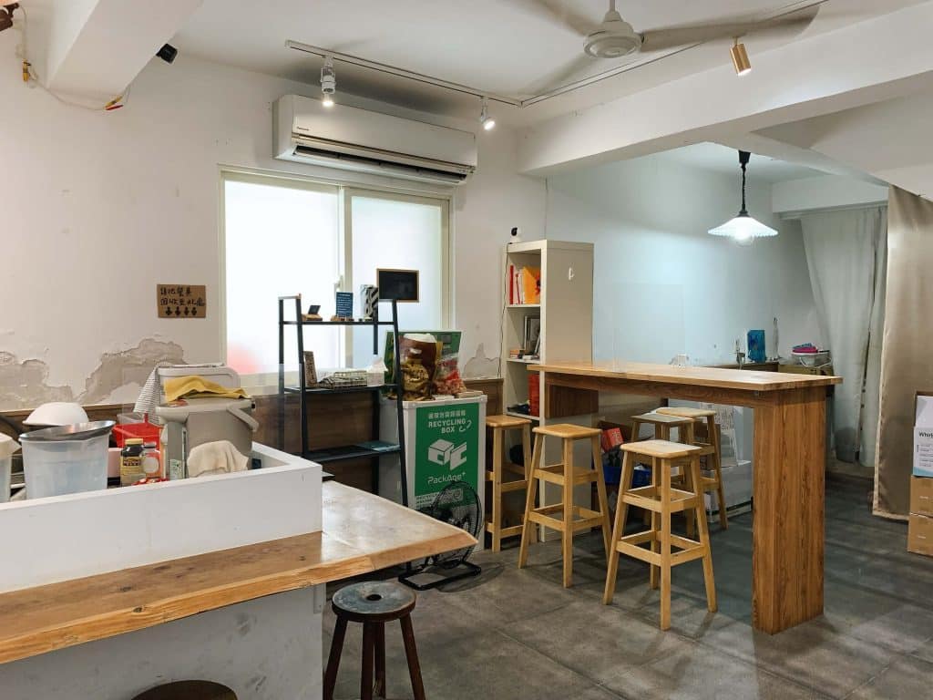 台中西區半半食室|老宅裡飄蔬食香,純素手工早午餐,用蔬食開啟美好的一天! 台中西區半半食室|店家環境